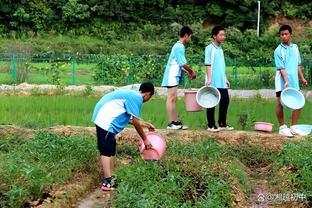 快船VS魔术首发：乔治、莱昂纳德、哈登、祖巴茨、曼恩